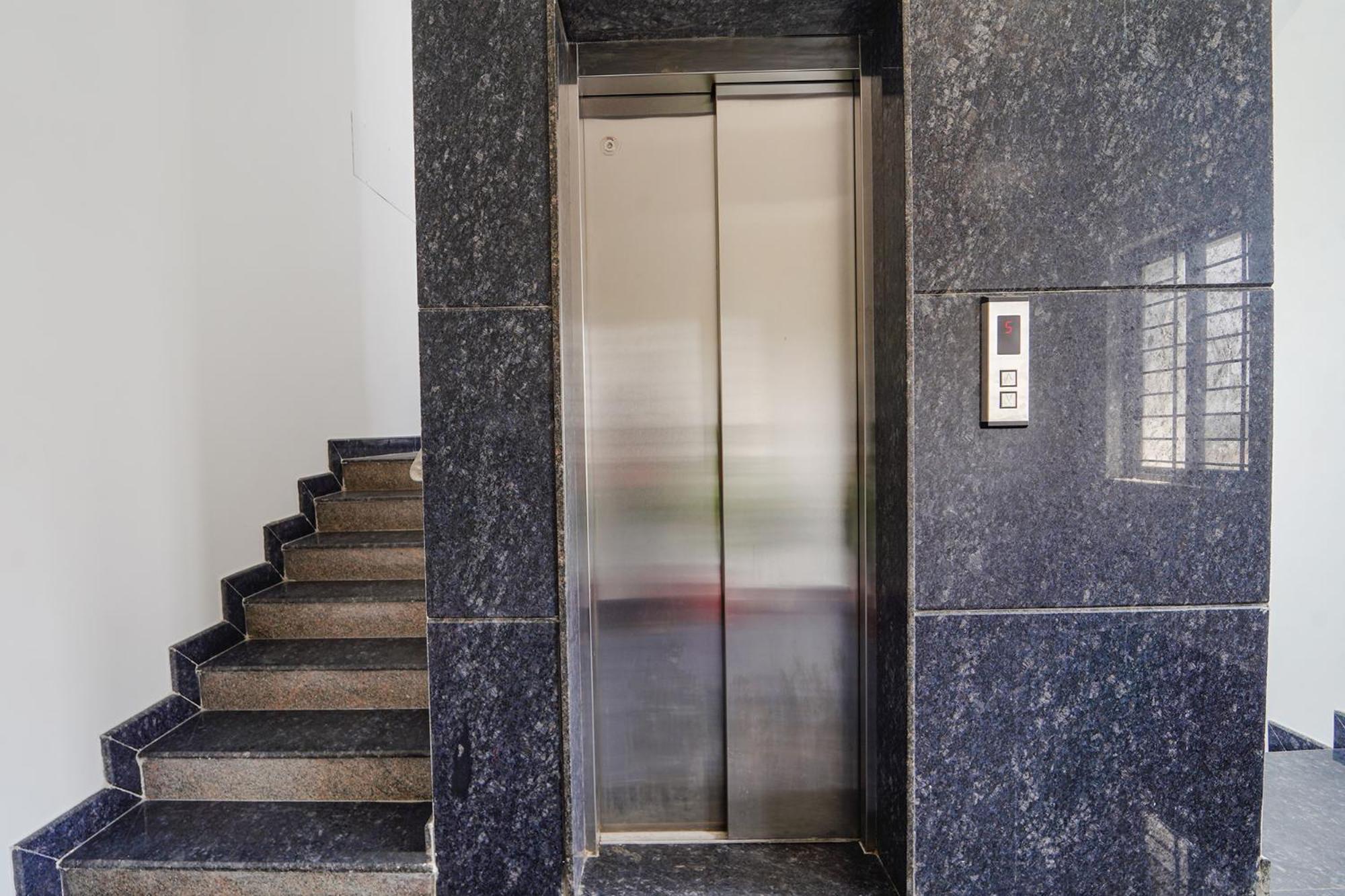 Fabhotel Metro Suites - Nr Esi Hospital Bangalore Eksteriør billede